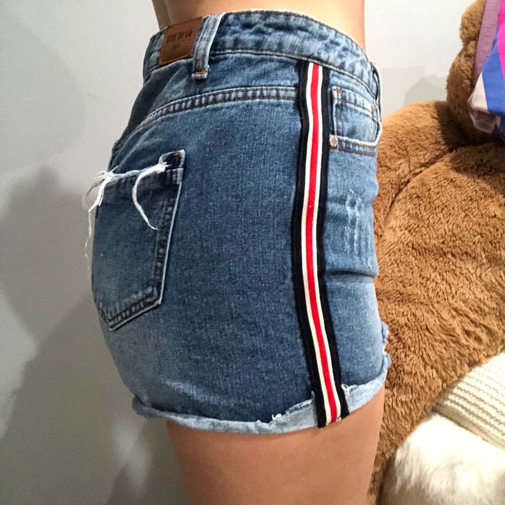 Shorts - Picture 2 of 4